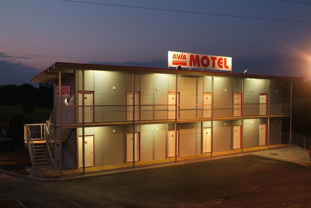 FairSleep Avia Motel Gmünd Gmund  Buitenkant foto